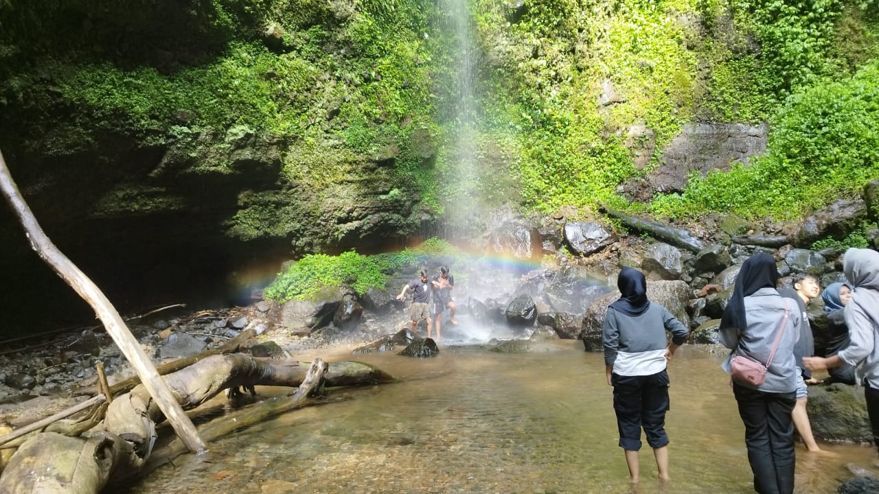 Menjelajahi Keindahan Wisata Alam Curug Goong di Cianjur Bersama Mahasiswa KKN Universitas Al-Ghifari