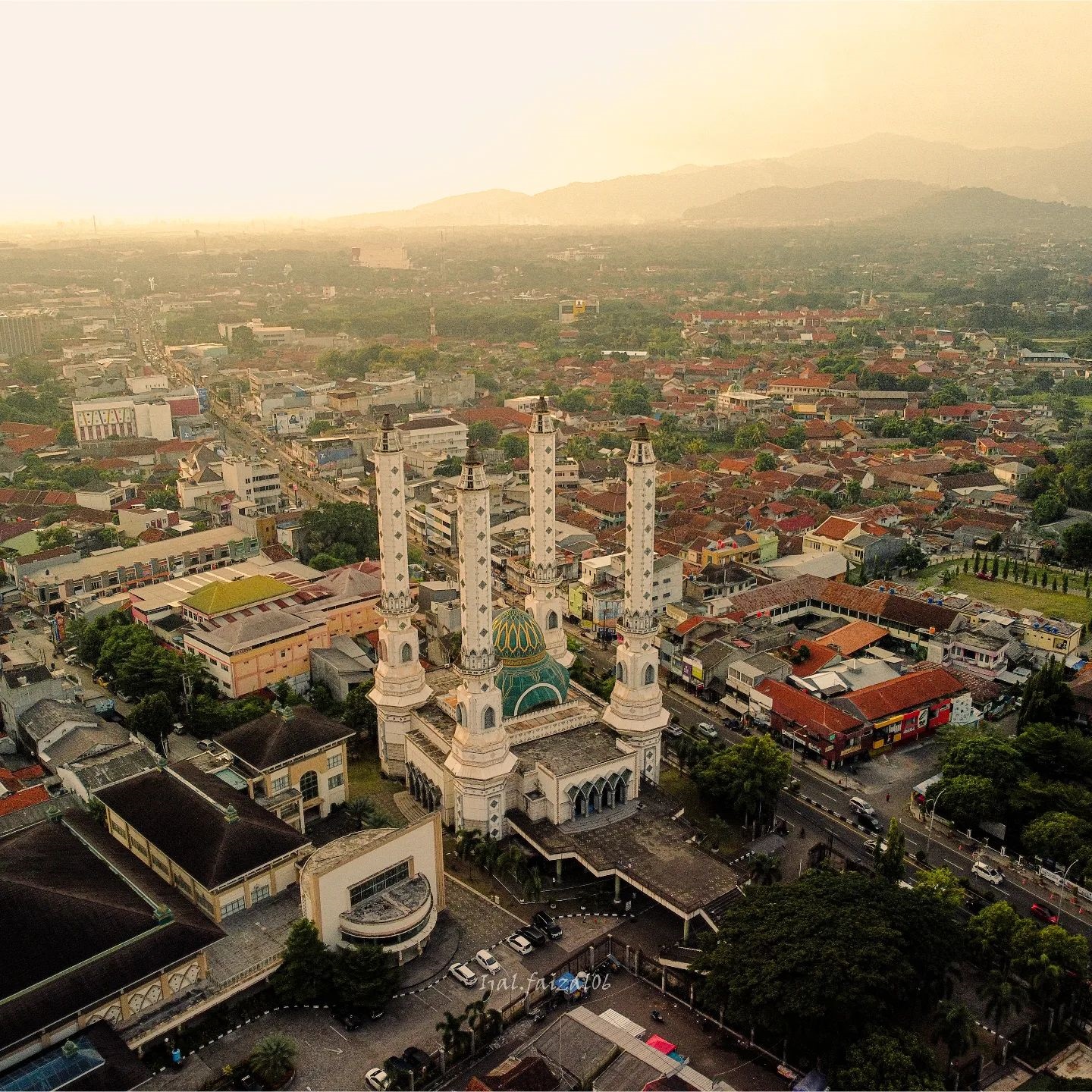 Inilah Wilayah dengan UMR Paling Tinggi di Banten, Gak Perlu Ajuin Pinjol Nih