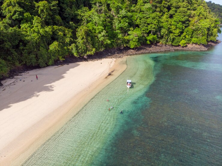 Jalan-jalan AKhir Pekan ke Pantai Batu Hideung Aja, Bisa Bikin Pikiran ...