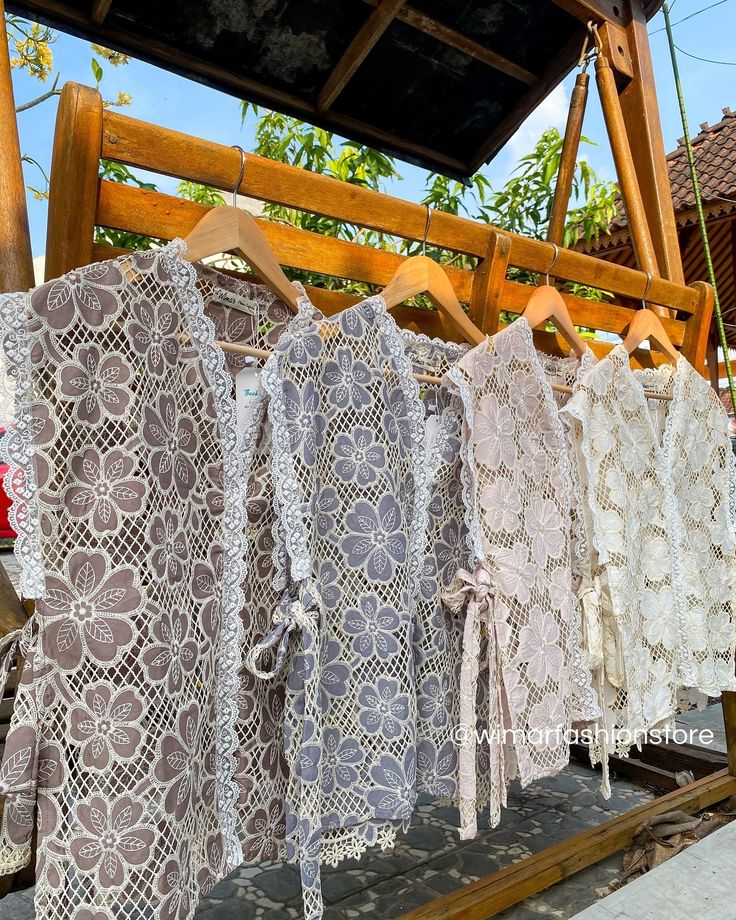 Tips Merawat Pakaian Brukat agar Tetap Cantik dan Tidak Mudah Rusak