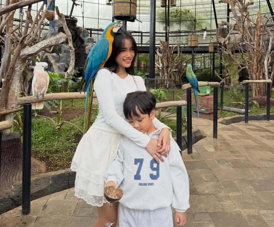 Fuji Ajak Gala Sky ke Kebun Binatang, Momen Hangat Tante dan Keponakan Bikin Gemas