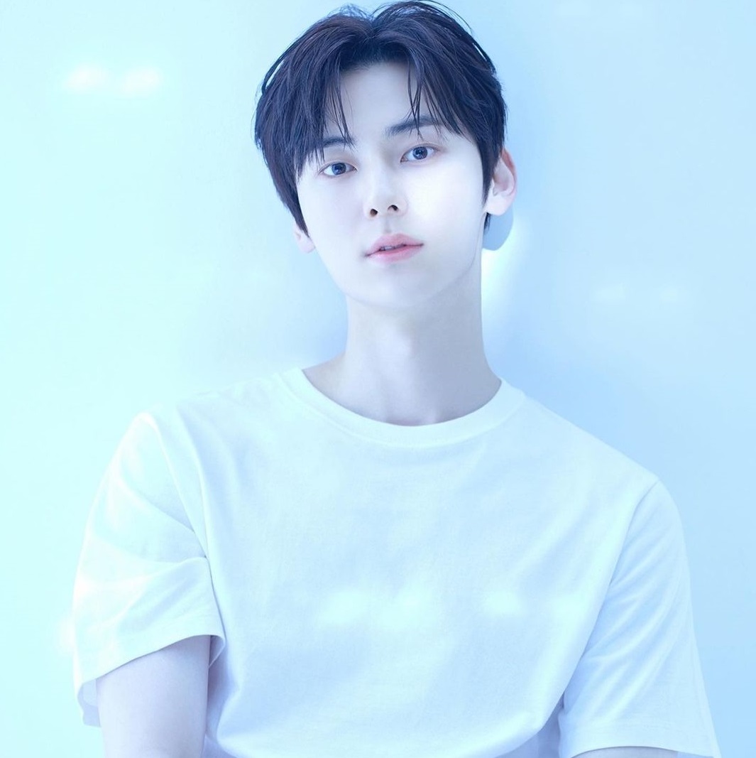 Hwang Minhyun Dikonfirmasi Akan Membintangi Drama Baru Adaptasi Webtoon Study Group