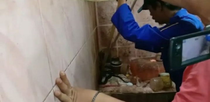 Warga Lebak Heboh Temukan Ular Kobra di Dapur