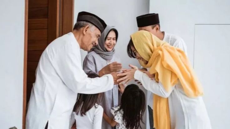Makna Sungkeman di Lebaran, Antara Tradisi yang Bertahan dan Perubahan Zaman