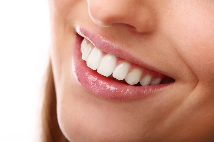 3 Cara Mudah Putihkan Gigi dengan Garam, Praktis Banget