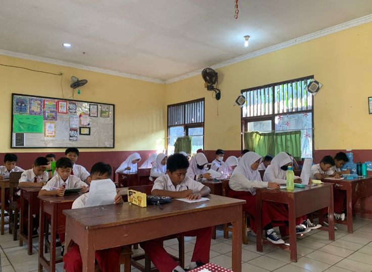 Guru di Pandeglang Viral karena Karaoke saat Jam Pelajaran