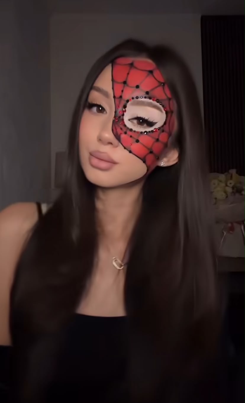 Trend  Make Up Spider Man Lagi Booming, Begini Cara Tampik Bold Tapi Tetap Cantik!