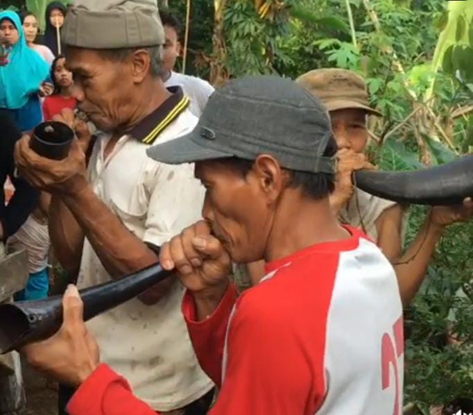 Unik, Karya Seni Hatong Desa Parigi Kecamatan Saketi Pandeglang Ini Terbuat dari Tanduk Kerbau