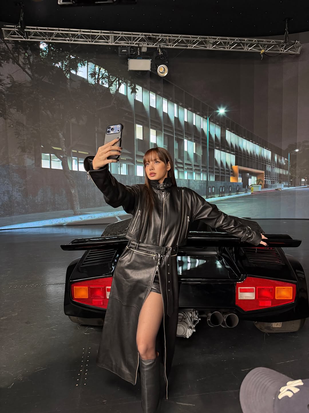 Lisa BLACKPINK Masih Jadi Sorotan Usai Penampilan Valentine yang Memukau