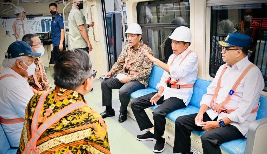 Canggih, Presiden Jokowi Naik Kereta Tanpa Masinis