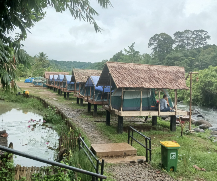 Ada Tempat Camping di Kabupaten Serang Berkemah di Tepi Sungai Mirip di Pengalengan Bandung