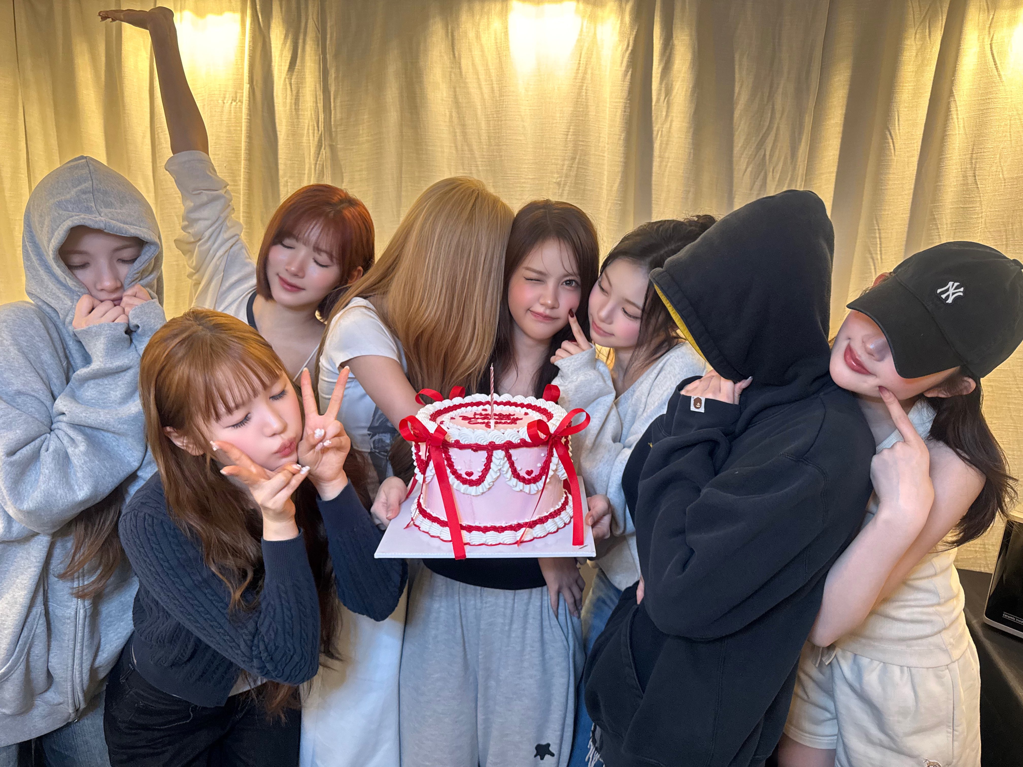 Hearts2Hearts Gelar Fan Meeting di Indonesia, Momen Spesial Carmen Jadi Sorotan