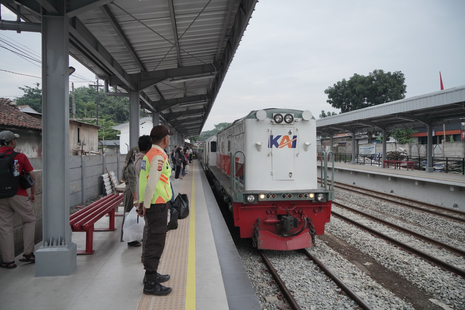 Antisipasi Kemacetan Menjelang Mudik, KAI Sesuaikan Operasional Perjalanan dan Pelayanan Commuter Line Merak