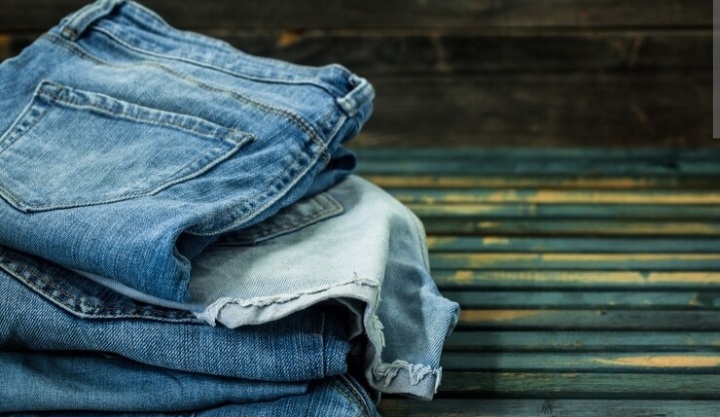 Ini 4 Tips Merawat Celana Jeans Agar Tidak luntur dan Tahan Lama