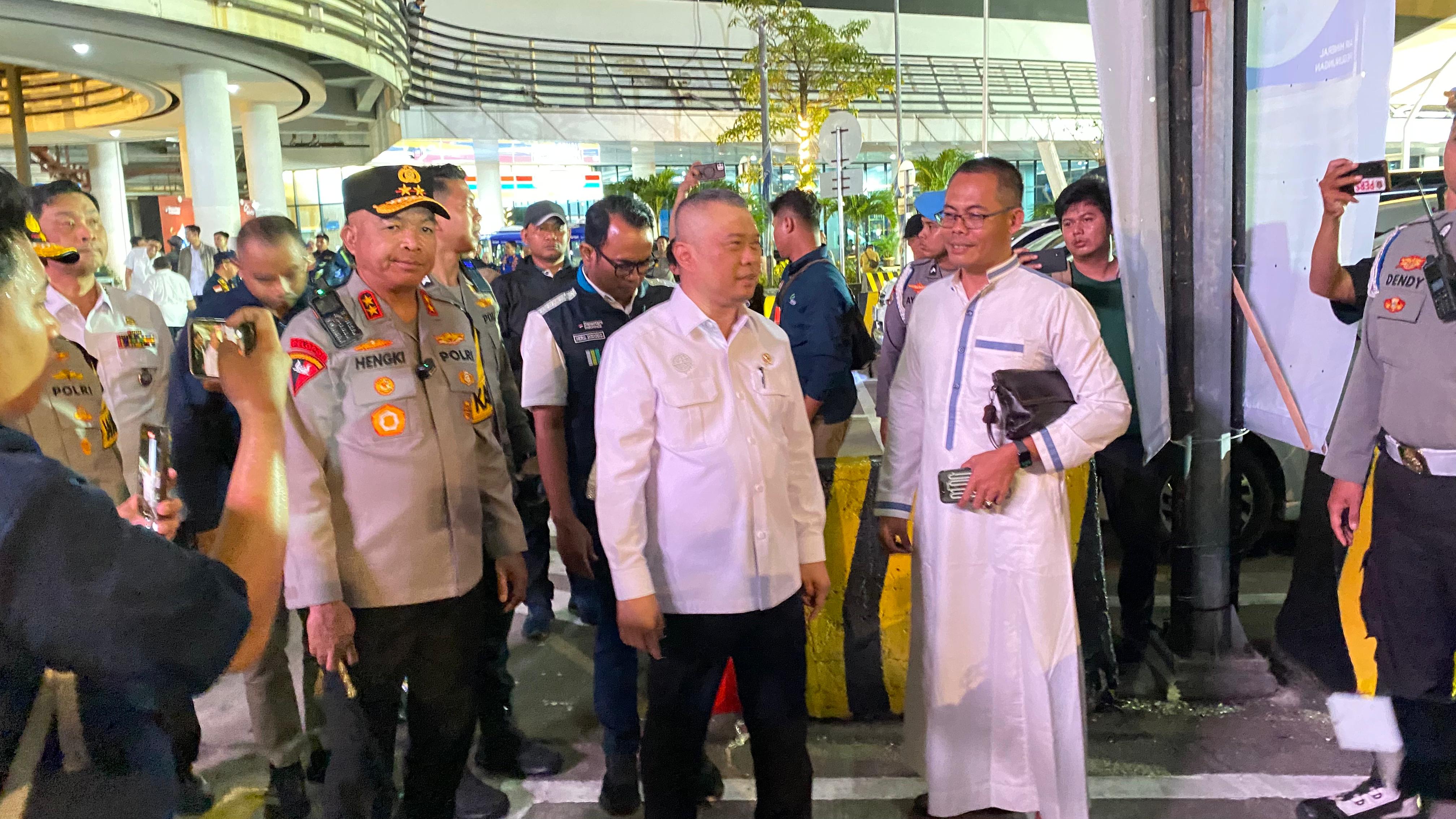 Menhub Tinjau Arus Mudik di Pelabuhan Merak, Sebut Penyeberangan Berjalan Lancar