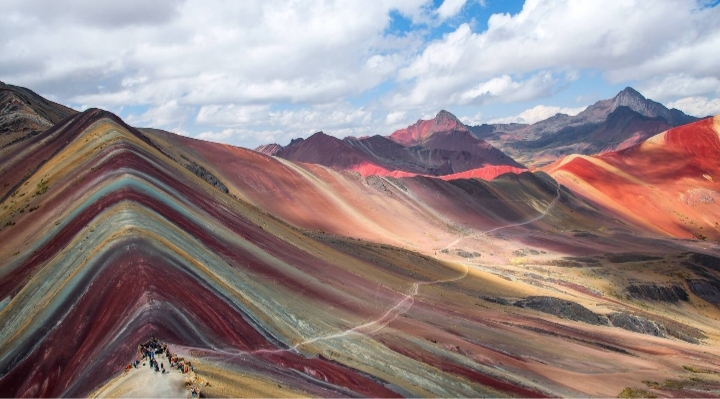 Subhanallah, Inilah Gunung Warna-warni di China yang Dikisahkan Dalam Al-Quran 