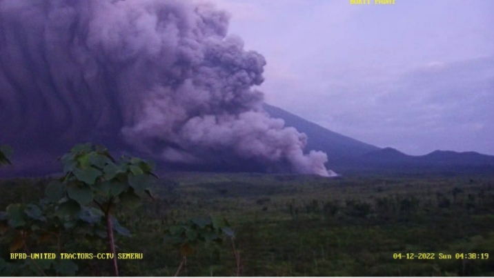 Luncuran Awan Panas Semeru Sudah Mencapai 19 Kilometer