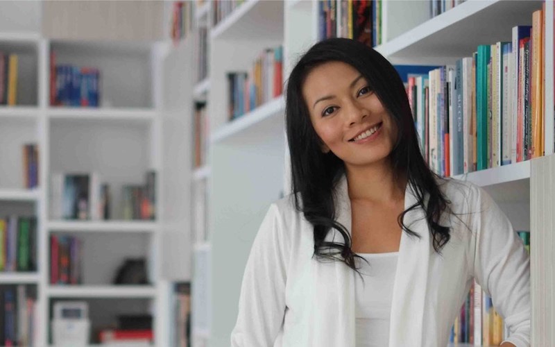 Hobi Baca Kamu Wajib Tahu 5 Penulis Perempuan Sastrawan Indonesia Terbaik