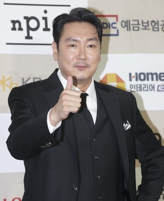 Kena Skandal Narkoba,  Jo Jin Woong Gantikan Lee Sun Kyun untuk Drama Korea Mendatang