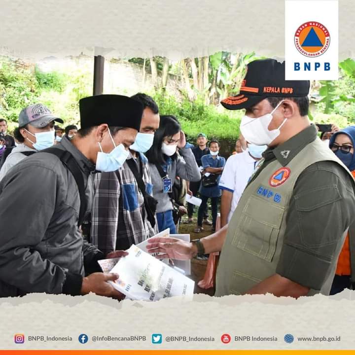Untuk Korban Gempa Cianjur, Kepala BNPB Serahkan Dana Stimulan Kepada 647 Warga 