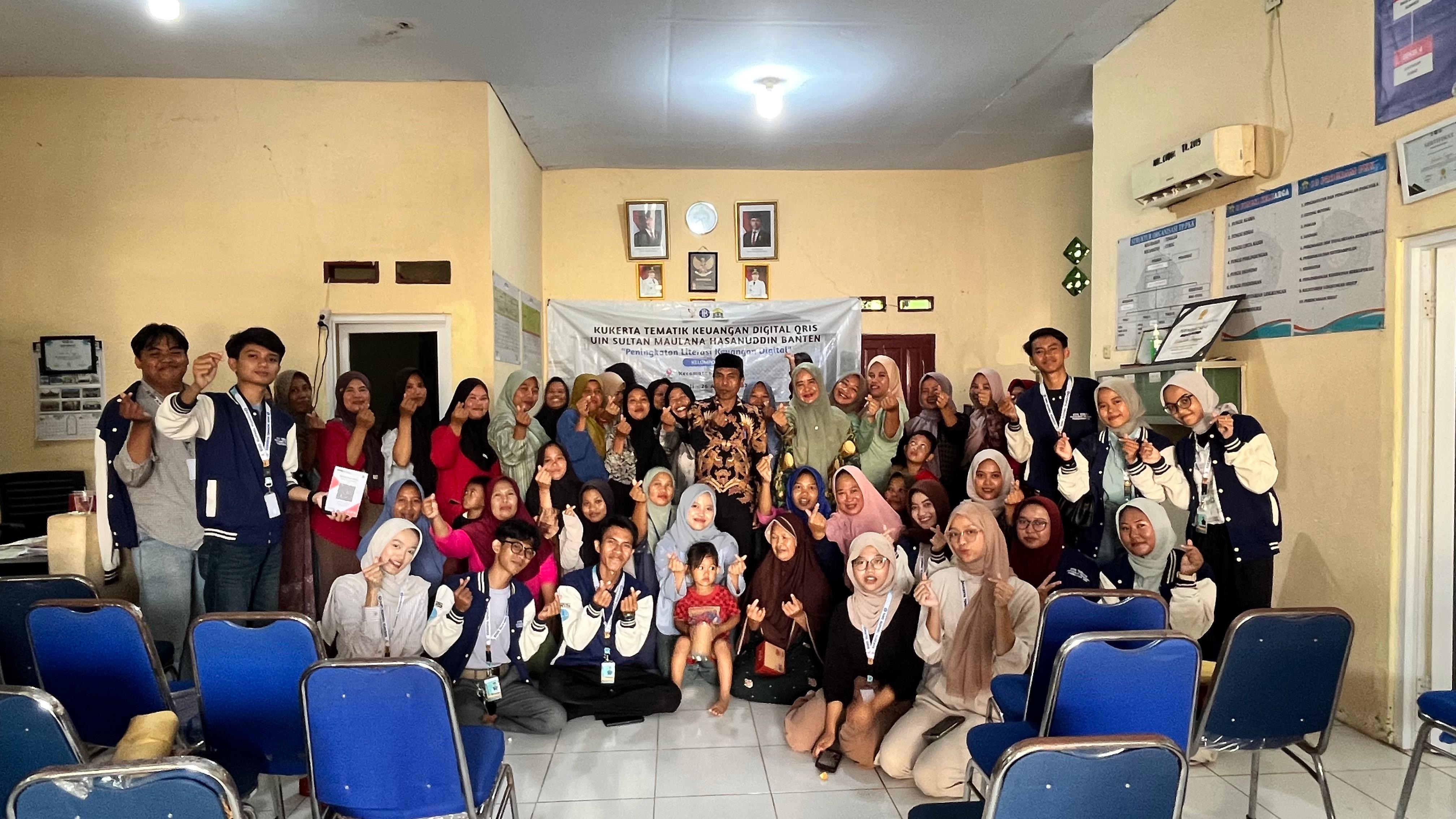 Edukasi Cerdas Atur Uang, Mahasiswa KKN QRIS Kelompok 5 UIN SMH Banten Ajak Warga Tinggar Melek Tentang QRIS