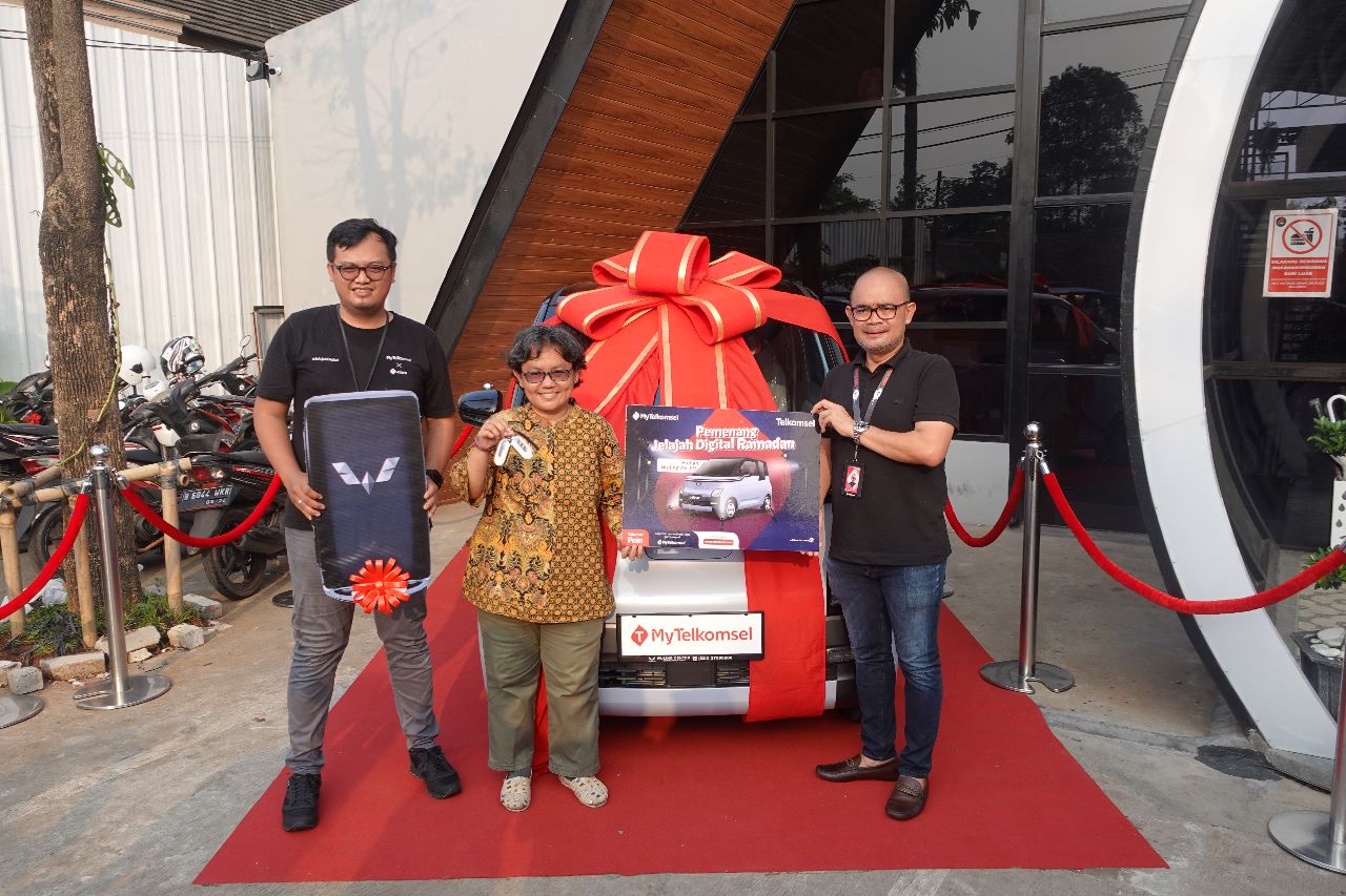 Warga Tangerang Selatan Dapat Hadiah Wuling Air EV pada Program Jelajah Digital