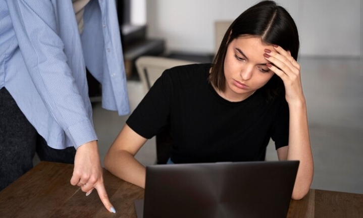 Jangan Diabaikan! Ini 4 Tanda Jika Kamu Berhadapan dengan Teman Toxic di Kantor