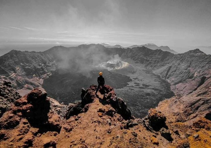 3 Gunung Paling Berbahaya di Indonesia, Buat Pemula Jangan Coba-coba, ya