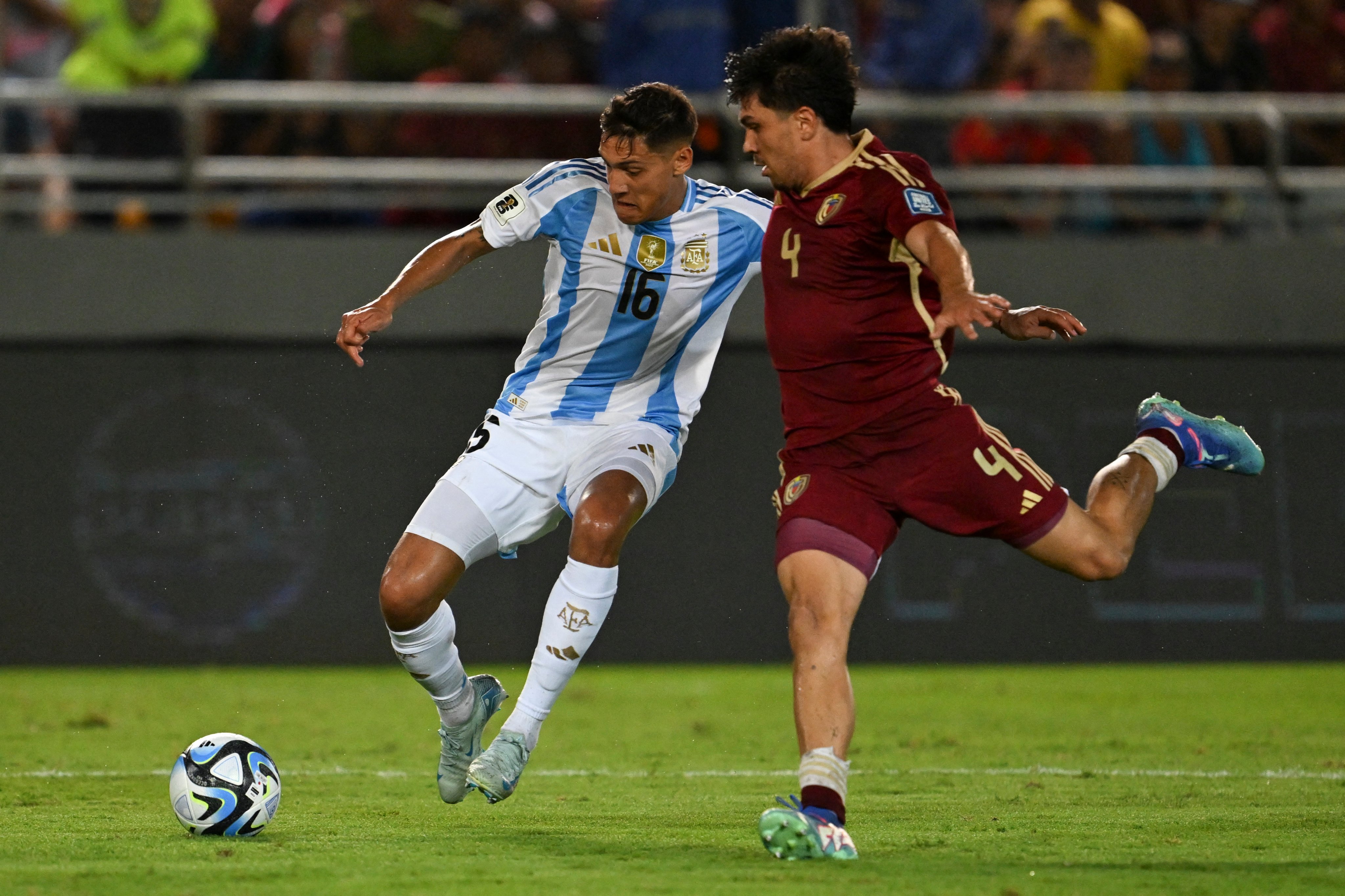 Argentina Imbang, Lionel Messi Salahkan Lapangan