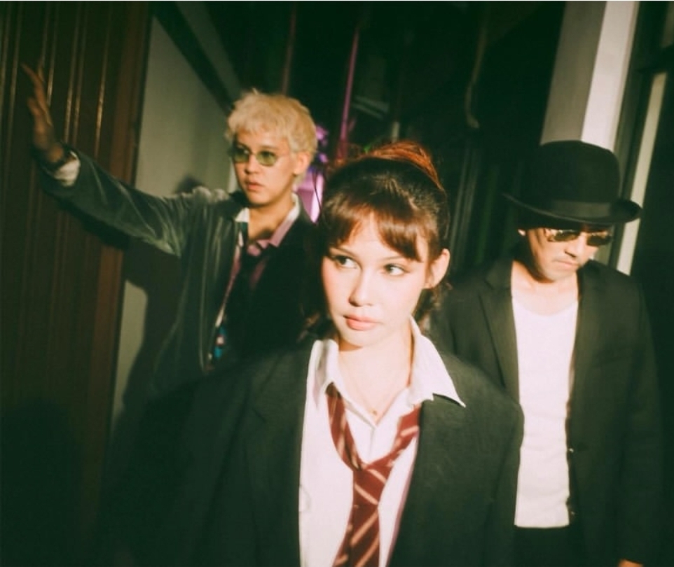 Vanesha Prescilla Debut Jadi Vokalis Band Alternative Pop/Rock Lewat The Midnight Darlings