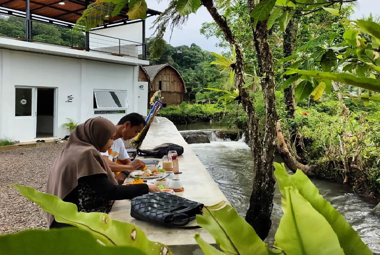 Sisi Sungai Cafe Pandeglang Menikmati Wisata Kuliner dengan View Alam Menakjubkan