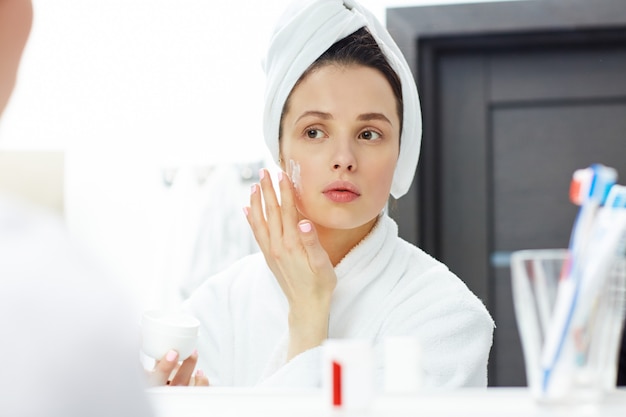 5 Tips Memilih Produk Skincare untuk Pemula, No 3 Penting Banget