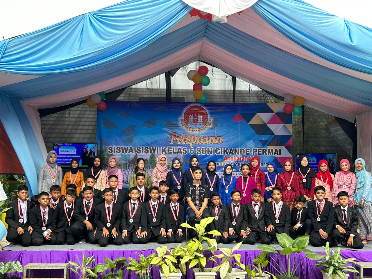 121 Siswa SDN Cikande Permai Angkatan ke XXV Diwisuda