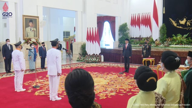 Jokowi Lantik Gubernur dan Wagub DIY 2022-2027