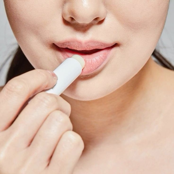 Lip Tint Terlihat Patchy di Bibir Kering, Ini Penyebab yang Sering Diabaikan