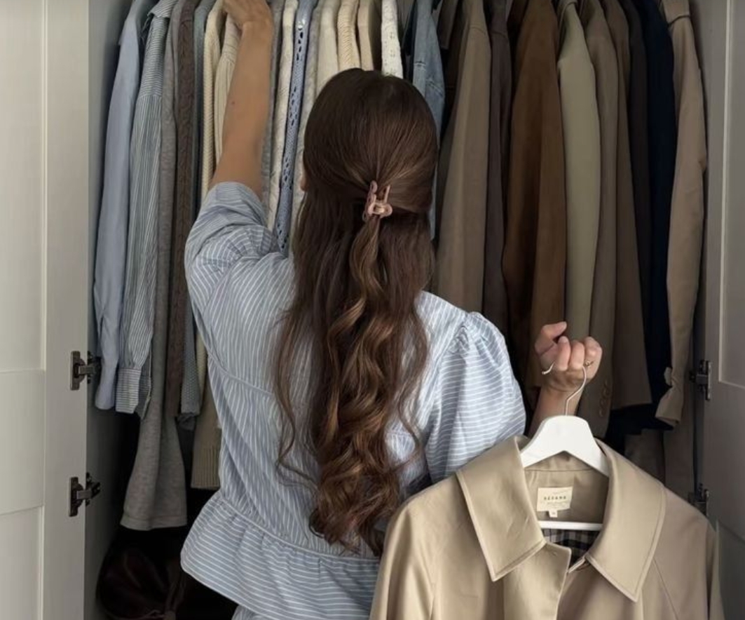 6 Warna Pakaian yang Sering Dipilih Introvert, dari Soft Blue hingga Warm Grey