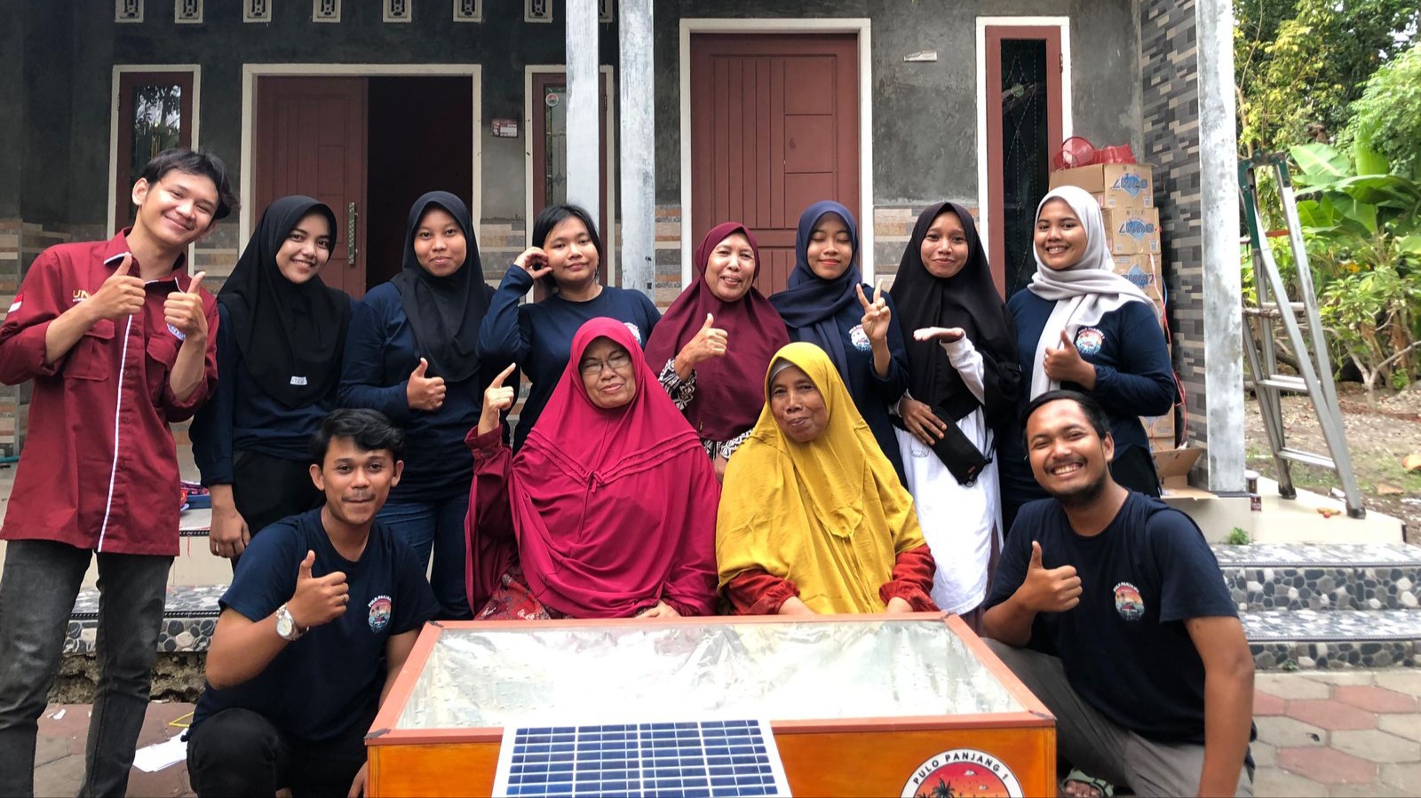 Kelompok 19 KKM UNIBA Rancang Food Dehydrator Panel Surya untuk Keringkan Dodol Rumput Laut Desa Pulo Panjang