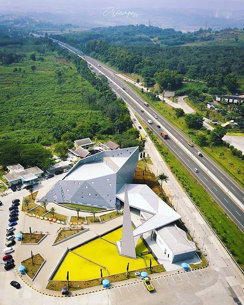 Fakta Menarik Tol Cipularang: Penghubung Jakarta-Bandung dengan Balutan Kisah Mistis yang Kuat