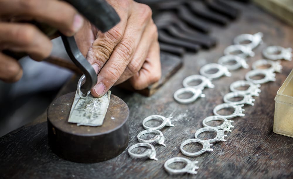 Cara Mengetahui Ukuran Cincin untuk Jari Anda