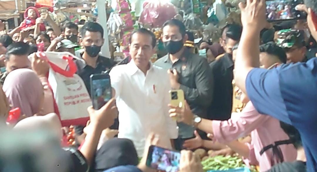 Jokowi Kunjungi Pasar Kelapa Kota Cilegon 