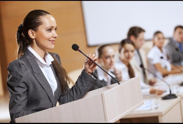 Kamu Suka Ngebblank Saat Public Speaking? Yuk Kenali Penyebabnya dan Atasi!