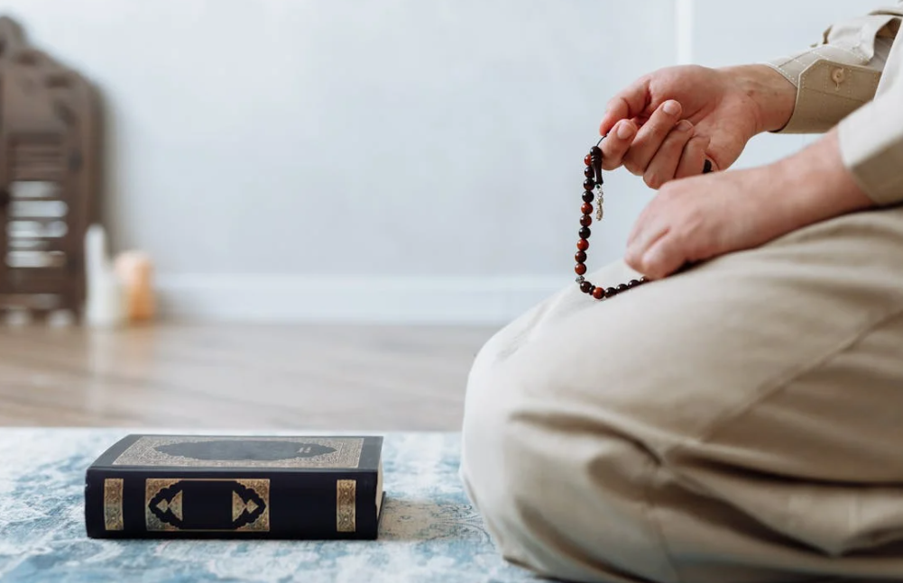 Doa Malam Lailatu Qadar Lengkap Arab, Latin dan Artinya