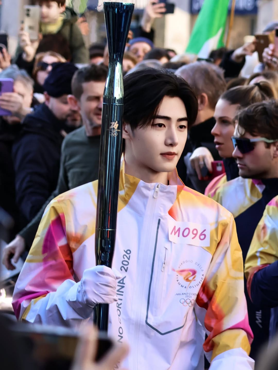 Dari Lapangan Es ke Panggung Dunia: Sunghoon ENHPEN Bawa Api Olimpiade 2026