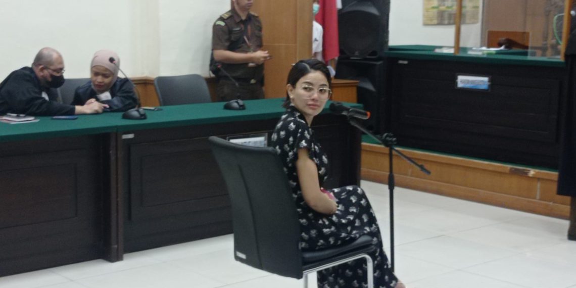 Mengeluh Sakit Leher, Nikita Mirzani Dilarikan ke RS Premier Bintaro