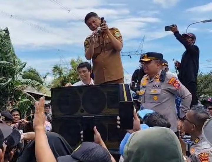 Warga Blokir Jalan Nasional, Desak Penertiban Truk Tambang di Jalur Bojonegoro-Puloampel