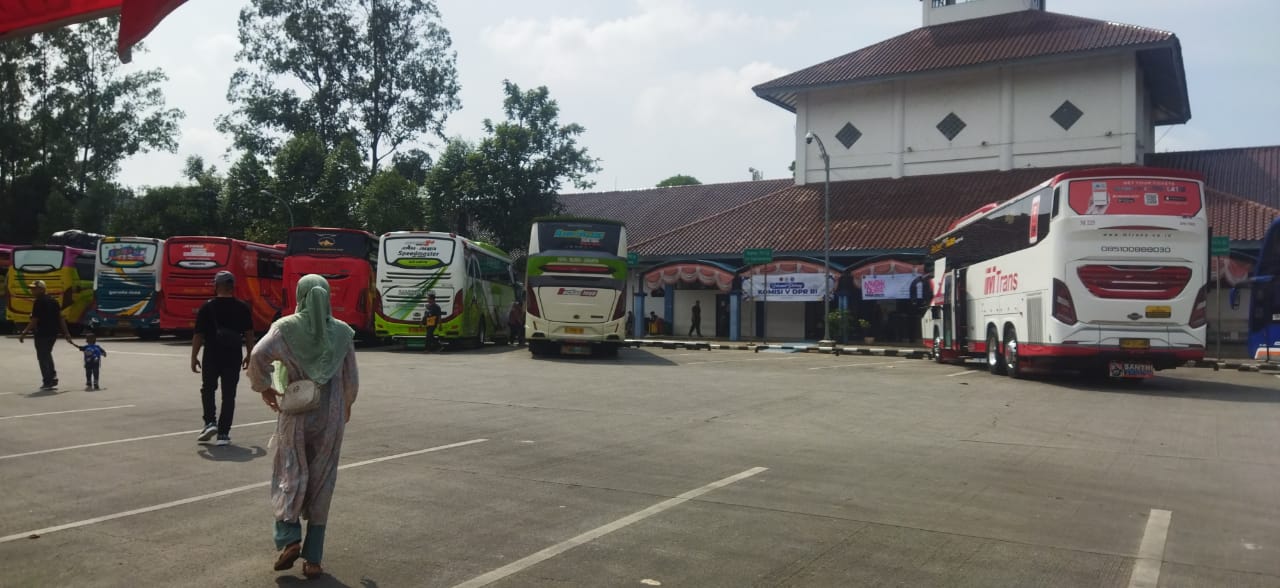 Idul Fitri Tidak Lama Lagi, Terminal Poris Plawad Mulai Ramai Penumpang