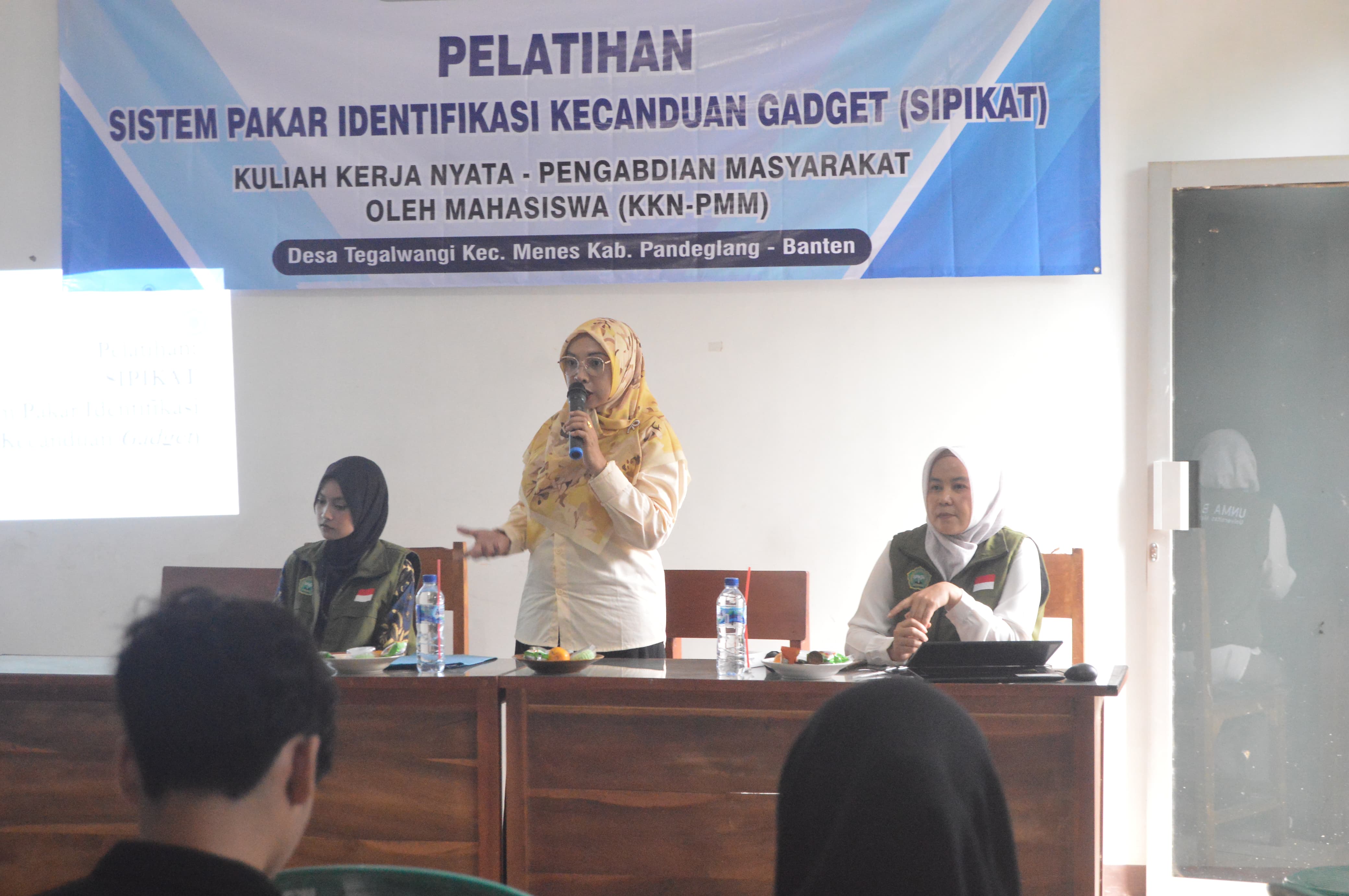KKN Kelompok 04 UNMA Banten Sukses Gelar Pelatihan SIPIKAT untuk Atasi Kecanduan Gadget di Desa Tegalwangi