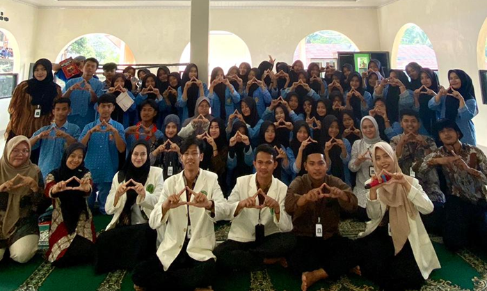 Mahasiswa KUKERTA UIN SMH Banten Kelompok 25 Mengadakan Sosialisasi Beasiswa Kampus di SMKN 10 Pandeglang