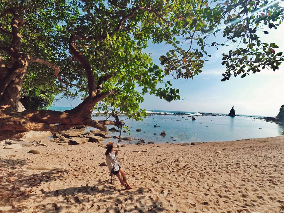 Menjelajah Pantai Sawarna: Petualangan Menuju Surga Tersembunyi di Ujung Banten