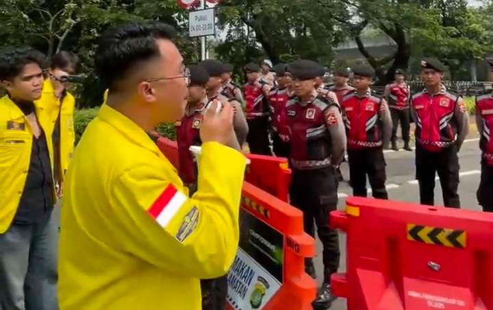 Polisi Adang Massa Mahasiswa UI di Semanggi, Minta Lokasi Unjuk Rasa Dialihkan ke Gedung DPR